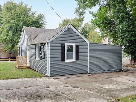 3rd image of 141 Clayton St