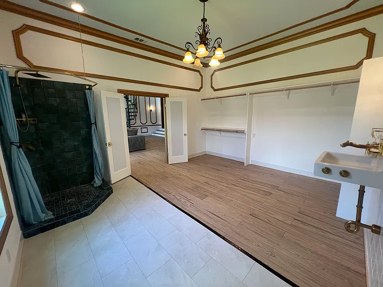 3915 Hunters Crest St — Photo 13