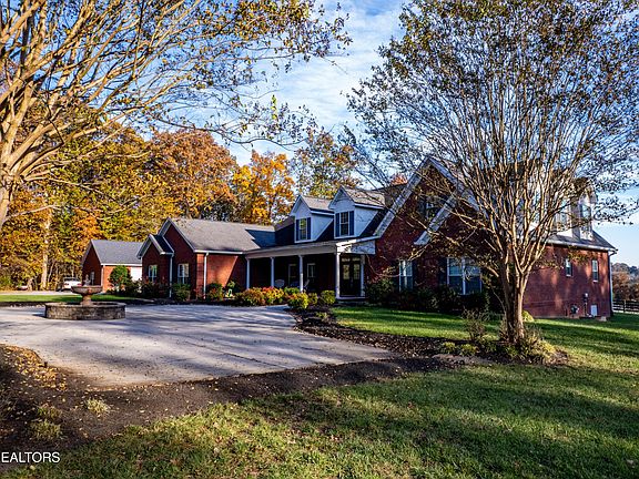 5th image of 376 Thornton Dr