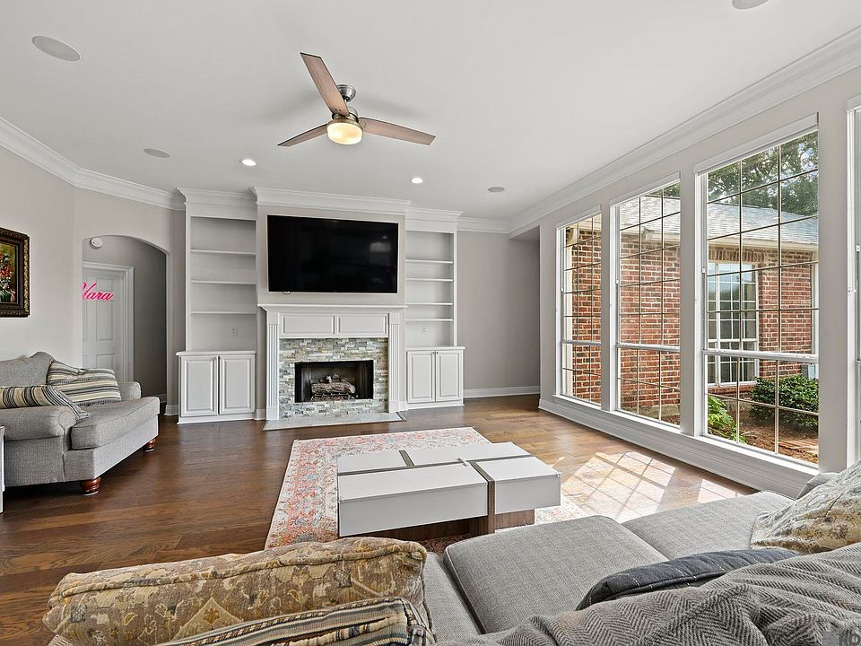 1st image of 841 Troutbeck Dr