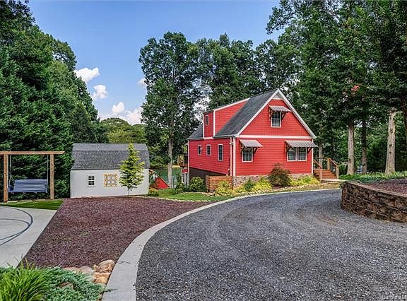 4th image of 218 Gannett Dr