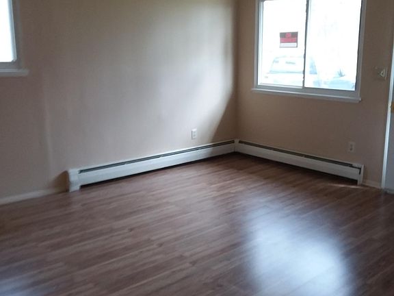 5th image of 1869 E 39th St