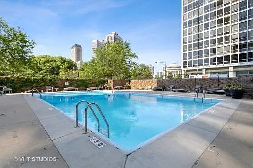 2800 N Lake Shore Dr — Photo 2