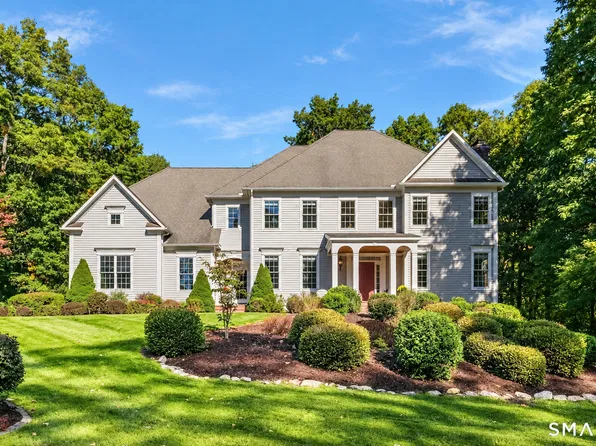15 Saint Michaels Court, Avon, CT 06001