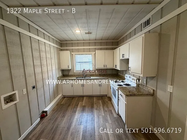 1322 Maple St #B — Photo 6