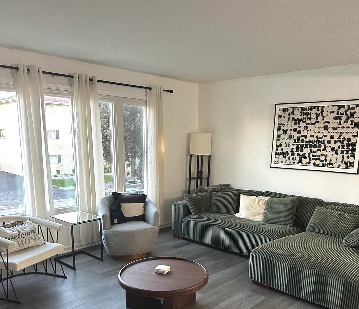3 bed, 1.5 bath, 1050 sqft, $2,200 — Photo 3
