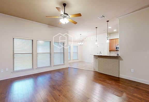 5th image of 121 Windermere St