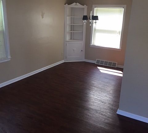 4th image of 800 E 254th St
