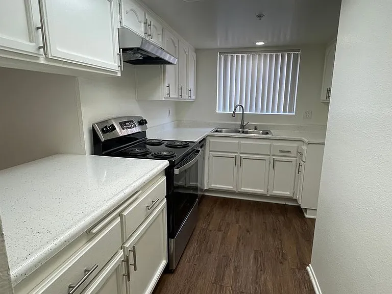 380 N Catalina Ave #1 — Photo 14