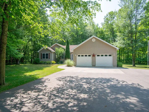 65225 16th Ave, South Haven, MI 49090
