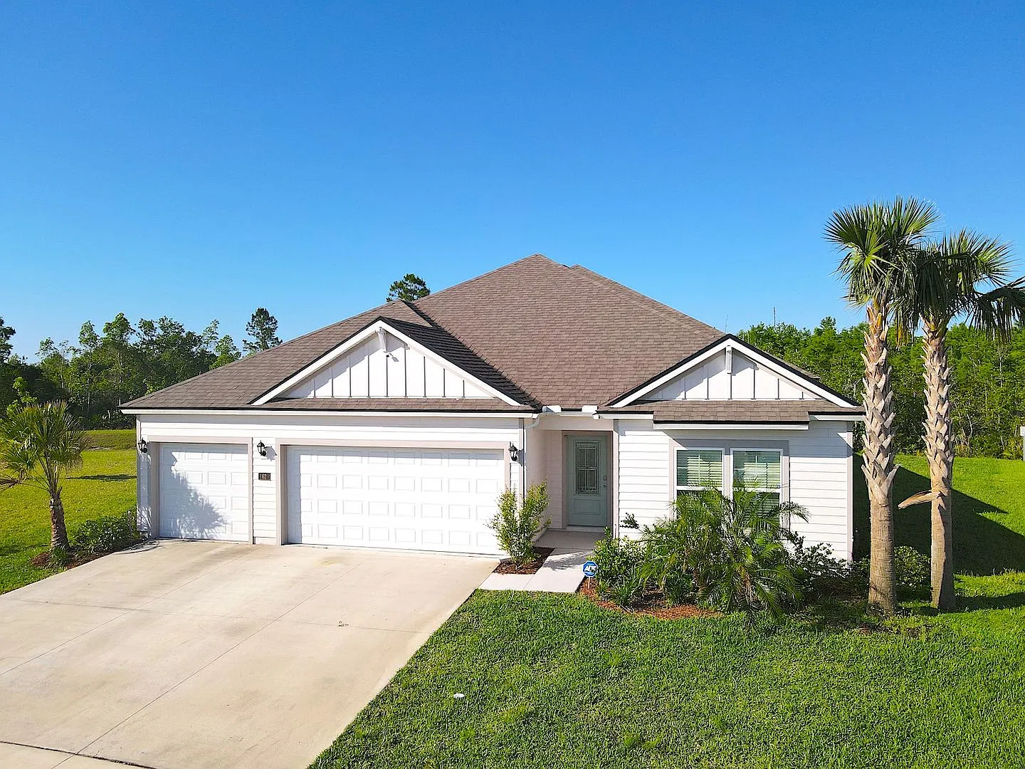Huge 5 Bed 4 Bath 3 Car Garage Home W Community Pool For Rent! — Photo 2