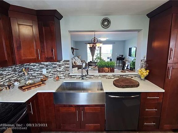 4th image of 101 SE 3rd Ave APT 502