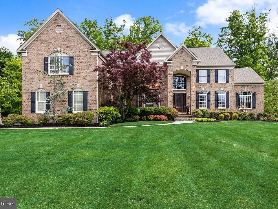 1st image of 402 Timber Ln
