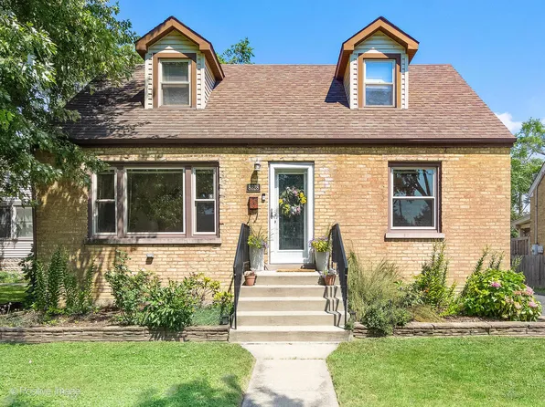 8828 Burlington Ave, Brookfield, IL 60513