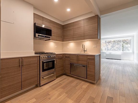 4th image of 340 E 51st St #3K
