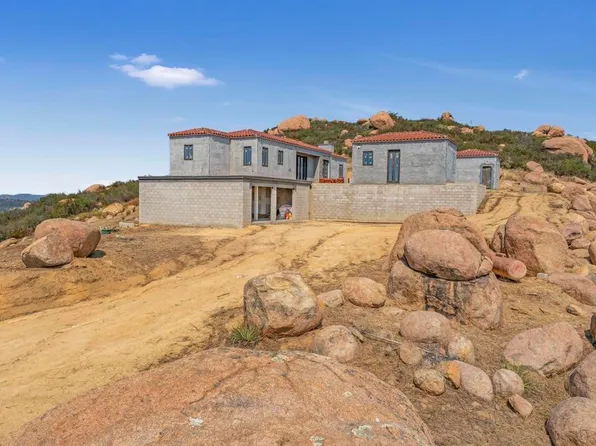 16698 New Moon Ln, Escondido, CA 92027