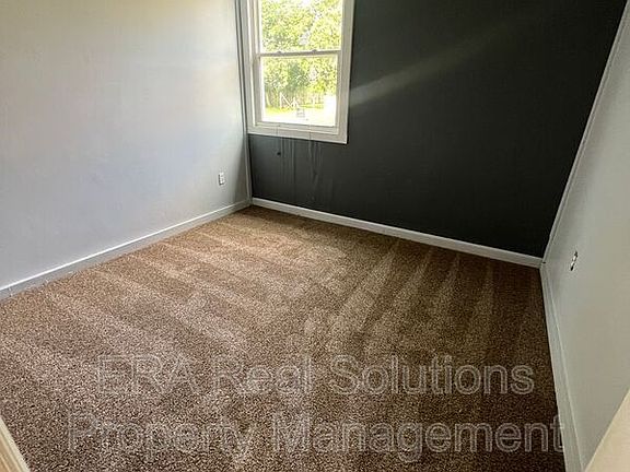 5th image of 723 Sycamore St APT 1