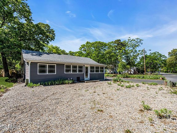 3rd image of 705 Cedar Avenue
