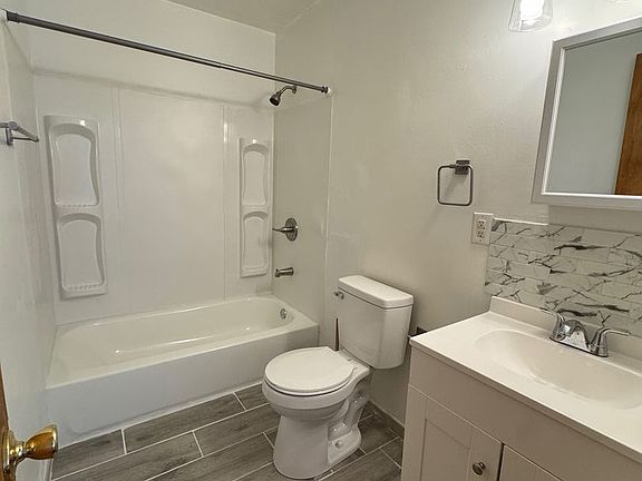5th image of 3505 Elm St APT 17