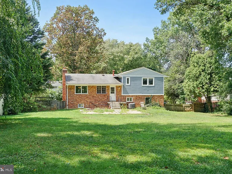 1633 Warner Ave — Photo 26