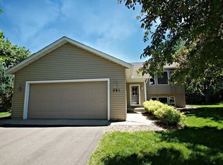 581 Kassel Ln, Chaska, MN 55318