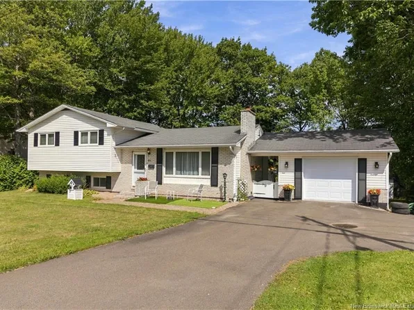 91 Springwater Ln, New Maryland, NB E3C 1H8