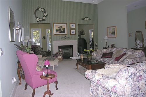 Great Roome with Double sided Fireplace