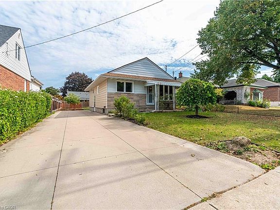3rd image of 215 Rosedale Ave