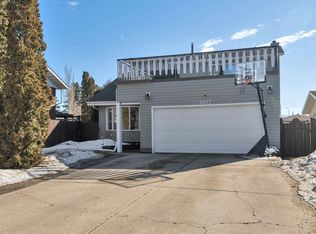 8807 31st Ave NW, Edmonton, AB T6K 3A7