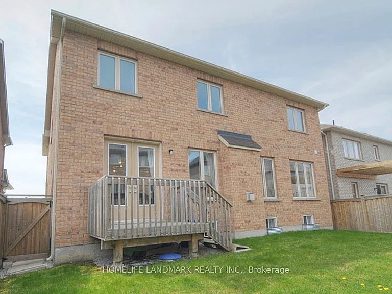 8 Farmhouse Cres — Photo 16