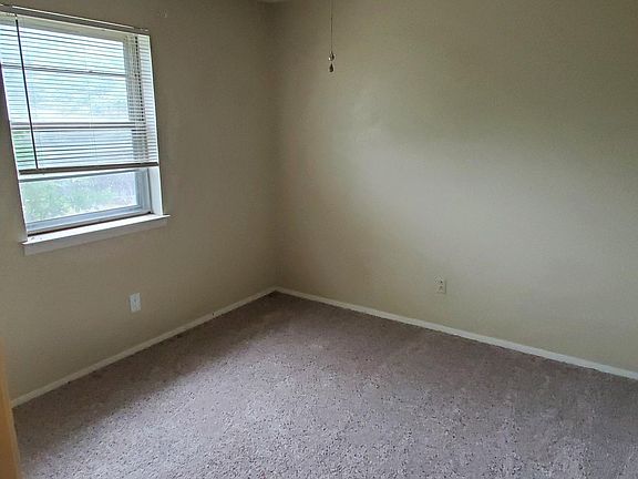 3rd image of 4 Dogwood Cir