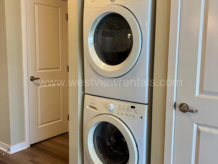 200 E Maple St — Photo 277