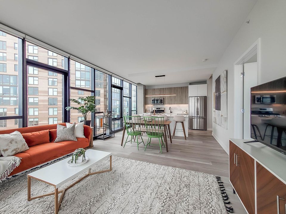 1st image of 736 N Milwaukee Ave #1908