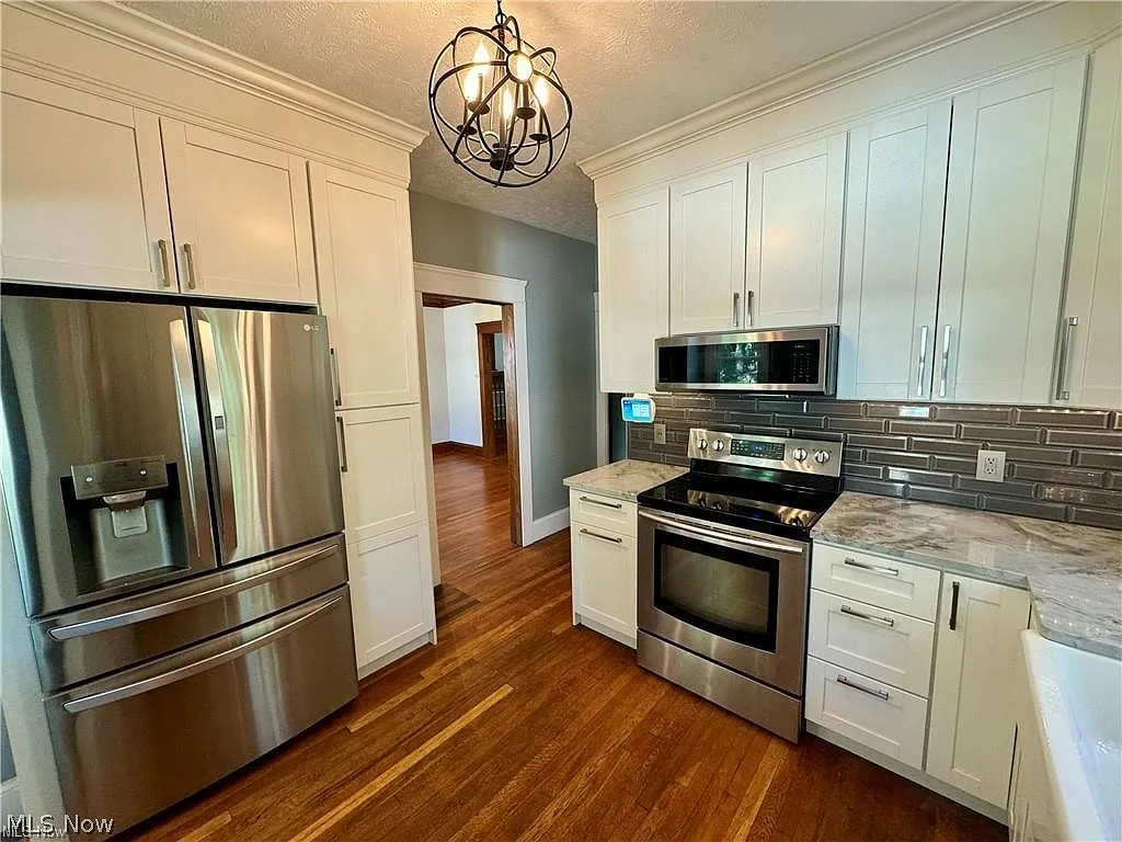 4 bed, 1.5 bath, 2029 sqft, $3,300 — Photo 4