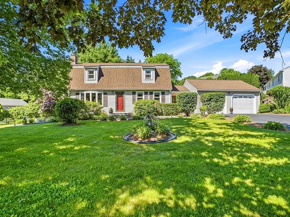 26 Long Hill Dr, Leominster, MA 01453