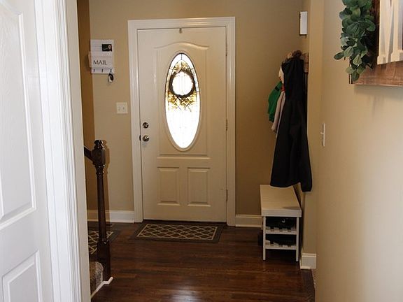 3rd image of 723 Whitewood Ct
