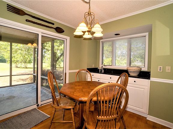 4th image of 2561 Griffith Dr