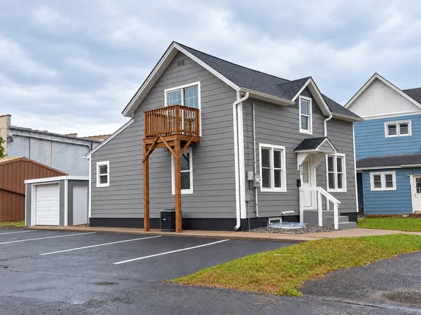 612 2nd St W #2, Menomonie, WI 54751