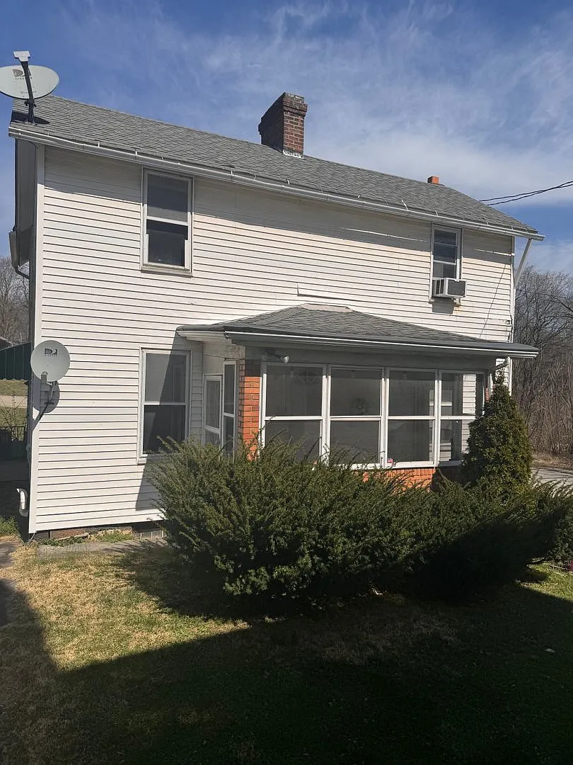 3 Bedroom House for Rent - Minutes from Seton Hill! — Photo 2