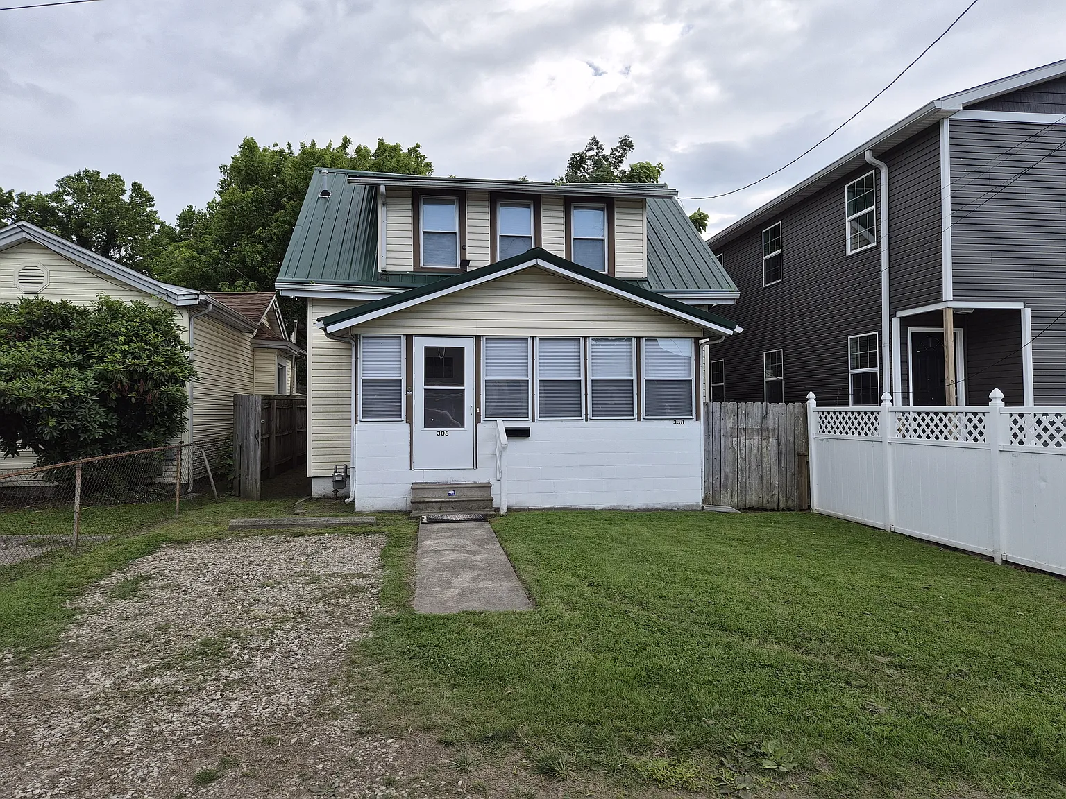 2 bed, 1300 sqft, $1,200 — Photo 1