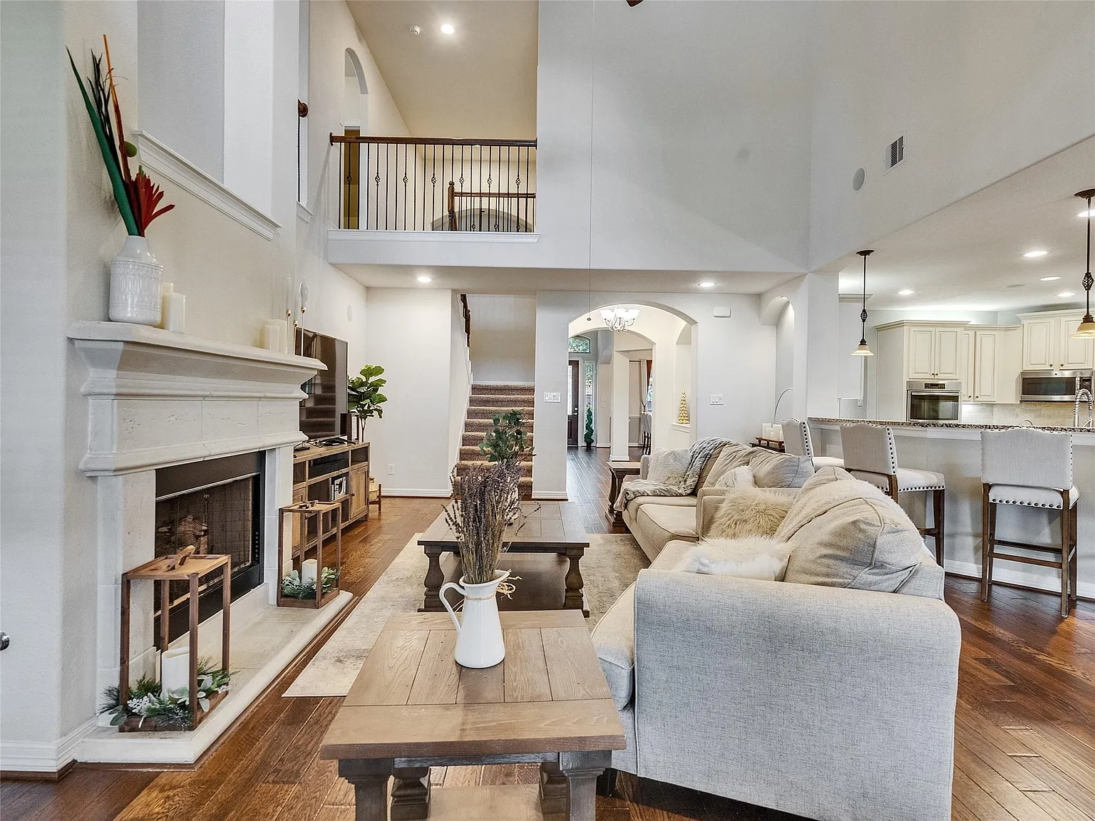 4 bed, 3.5 bath, 4101 sqft, $4,500 — Photo 3