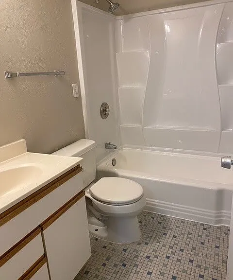 Town Squire Apartments — Photo 22
