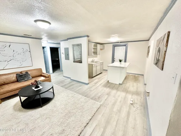 1304 GAILWOOD Circle N, Jacksonville, FL 32218