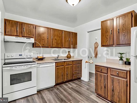 5th image of 9710 Kingsbridge Dr APT 104