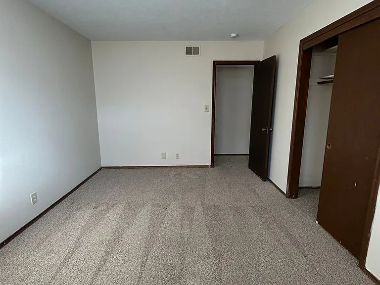 915 N 48th Ave — Photo 12