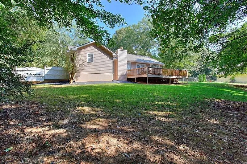 3 bed, 2.0 bath, 1707 sqft, $2,200 — Photo 2