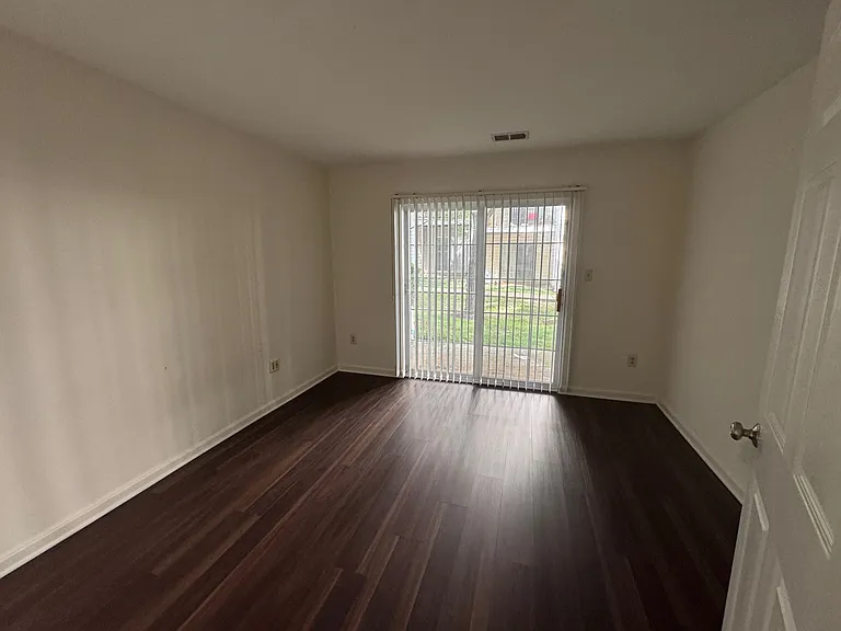 1591 Leeds Castle Dr — Photo 9