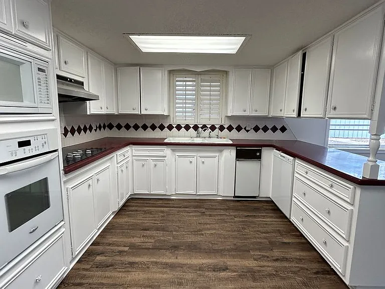 1702 Bonham Ave — Photo 7