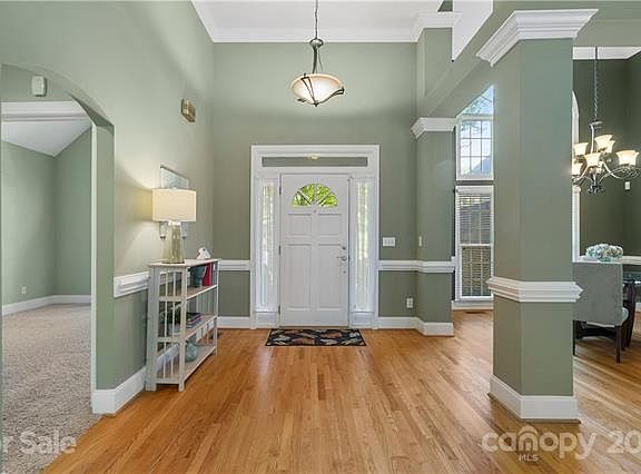 3rd image of 2351 Caernarfon Ln