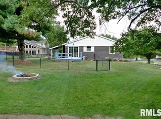 222 Indian Creek Dr, Pekin, IL 61554
